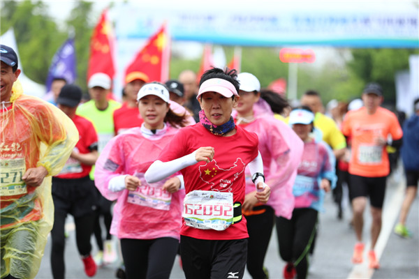 “最美赛道”迎来2021中国·青岛白沙河全程马拉松接力赛