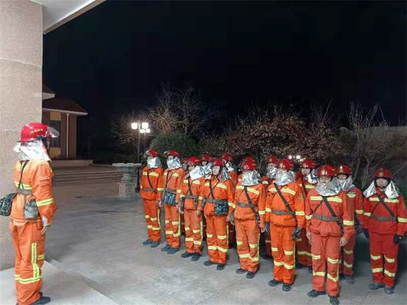 励练精兵动真格，崂山区森林消防专业队伍夜间实战演练
