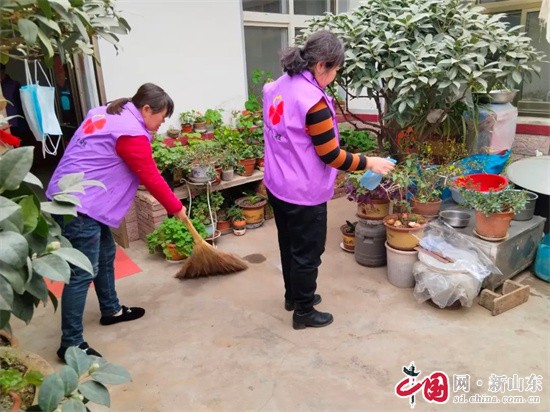 青岛即墨区妇联组织开展“扮靓庭院迎新春，干干净净过大年”活动